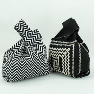 Vendita calda In magazzino Mini <span class=keywords><strong>borsa</strong></span> personalizzata per bambini borse a <span class=keywords><strong>tracolla</strong></span> In maglia di poliestere borse a <span class=keywords><strong>tracolla</strong></span> all'<span class=keywords><strong>uncinetto</strong></span> per le donne - Product Image 3