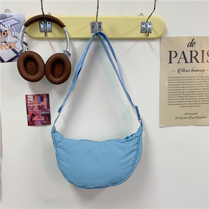 Nouvelle Collection Été 2026 : Sac Bandoulière Chic et Décontracté pour Femme – Le Sac « Dumpling » Tendance et Distinctif - Product Image 3