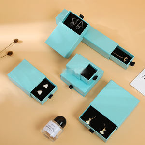 Caja de Joyería Moderna de Cartón con Cierre de Cordón y Logotipo Personalizado, para Guardar Aretes, Pulseras, Colgantes y Collares - Product Image 3