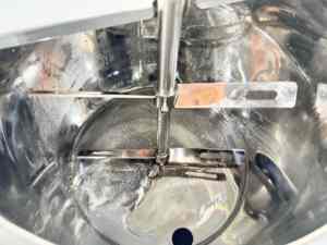 آلة تعبئة شمع ساخن كمية مع قادوس خلاط ، آلة صنع مزيل العرق - Product Image 3