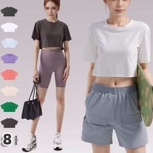 T-shirt Crop Top 210 GSM <span class=keywords><strong>en</strong></span> <span class=keywords><strong>Coton</strong></span> Pur avec Logo Personnalisé – T-shirt <span class=keywords><strong>Femme</strong></span> Imprimé Coupe Courte et Ample pour le Fitness - Product Image 3