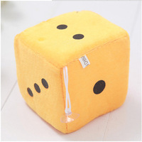 Porte-clés en fourrure pelucheuse en forme de dés 3D, style anime, logo personnalisé, impression numérique, couleur unique, décoration suspendue amusante et douce