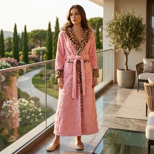 Accappatoio Invernale da Donna Originale di Fabbrica ODM con Cappuccio in Peluche, Stampa Leopardata, Lungo e Soffice in Pile, Vestaglia da <span class=keywords><strong>Notte</strong></span> e da Casa 400g - Product Image 1