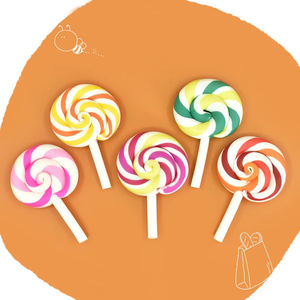 Adornos de resina planos con forma de piruleta de arcoíris esmerilado suave para manualidades DIY y decoración de álbumes de recortes - Product Image 1