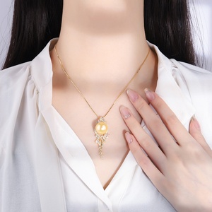 <b>Delicate</b> Eco-friendly Copper Gold Plated Handcrafted Jewelry 14mm Premium Shell Pearl Pendant <b>Necklace</b> for Ladies - Product Image 5