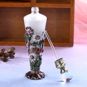 Flacon de parfum en verre de 25 ml, design floral en métal breveté arabe, flacon d'huile essentielle givré, flacon d'attar rechargeable, sortie d'usine # 59810 - Product Image 4