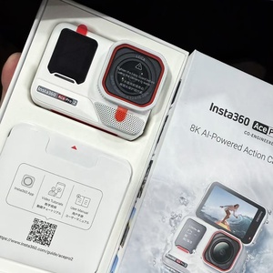Venta al por Mayor de la Cámara de Acción <span class=keywords><strong>Insta</strong></span> <span class=keywords><strong>360</strong></span> Ace Pro 2 Glacier White Play Set, Video 8K, Pantalla Abatible de 2.4 Pulgadas, Chip Dual IA, Lente Leica - Product Image 4