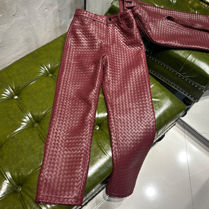 <span class=keywords><strong>Pantaloni</strong></span> in Pelle Intrecciati a Mano <span class=keywords><strong>Bordeaux</strong></span>, <span class=keywords><strong>Pantaloni</strong></span> in Vera Pelle di Pecora per <span class=keywords><strong>Donna</strong></span>, <span class=keywords><strong>Pantaloni</strong></span> Lunghi in Pelle Lavorata a Maglia - Product Image 1