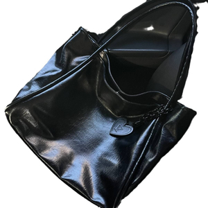 Sac fourre-tout tendance pour femme en cuir PU couleur foncée, grande capacité, ultra léger, idéal pour les voyages - Vente en gros usine ZHUIYU - Product Image 4