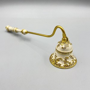 Extincteur de bougie Judaica de luxe orné de cristaux, élégant extincteur de bougie en or rose pour les célébrations juives - Product Image 4