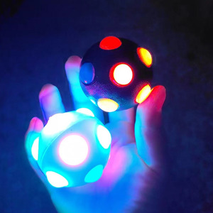 Jouet pour chien résistant aux morsures, balle élastique scintillante, balle disco colorée, pour le nettoyage des dents et l'entraînement des jeunes animaux de compagnie - Product Image 1