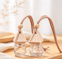 Vente en gros de flacons en verre vides pour diffuseur de parfum de voiture, 8 ml, avec bouchon en bois carré, livraison rapide, haute qualité
