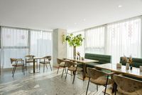 Ensemble de meubles de chambre d'hôtel cinq étoiles du Jiangxi, lit moderne en bois massif sur mesure, chaise en tissu pour appartement et villa, écologique, garantie 5 ans