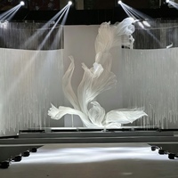 Arche florale géante en organza blanc pour décoration de toile de fond de mariage, idéale pour l'aménagement de scènes d'événements, de banquets en plein air, de jardins, de hôtels et de vitrines.