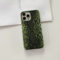 Casing HP Motif Python Modis Cocok untuk iPhone 16 Casing HP Apple 17Pro/16promax Casing HP Pendingin Setengah Bungkus