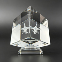 Trophée de bureau carré en cristal Neelpure 187220 avec gravure laser sous le surface pour récompense d'honneur de l'équipe de R&D de drones
