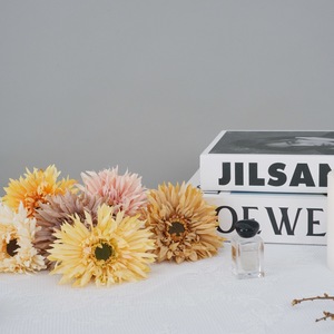 โต๊ะ<span class=keywords><strong>ดอก</strong></span><span class=keywords><strong>เบญจมาศ</strong></span>พิมพ์ลายดอกไม้พลาสติกจำลองใช้ในฤดูใบไม้ร่วงสำหรับตกแต่งบ้านและโรงแรม - Product Image 1