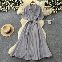 Robe chemise maxi décontractée pour femme, à col, rayée, à manches courtes, ceinturée, boutonnée sur le devant, coupe trapèze, avec poches, pour l'été