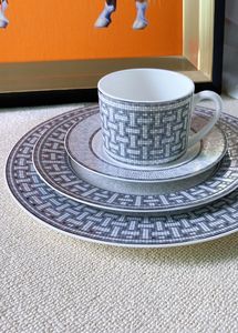 Vente en gros d'assiettes à dîner en céramique 4 pièces soucoupe pour tasse à café ensembles de vaisselle en porcelaine de salle à manger de luxe occidental - Product Image 3