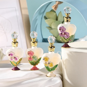 Botella de Perfume de Metal Antiguo de 10 ml con Diseño de Flor Hawaiana, Tapa de Cobre, Gotero de Acero Inoxidable, Botella Recargable de Vidrio en Forma de Corazón para Aceites Esenciales 80023 - Product Image 1
