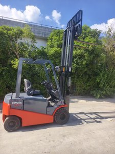 Chariot élévateur à contrepoids électrique manuel de 2 tonnes avec batterie au plomb-acide pour l'empilage de palettes en intérieur - Product Image 5