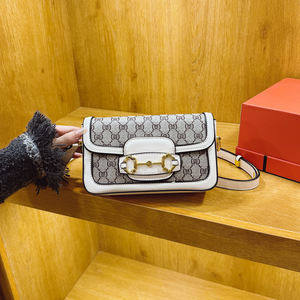 Sac messager rétro imprimé pour femme - Design carré élégant - Fabriqué en PU - Idéal pour un usage quotidien.695 - Product Image 1