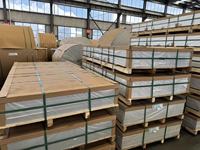 Tôle d'aluminium à motif losanges 3003 5052 à cinq barres pour plateforme industrielle, atelier, sol antidérapant