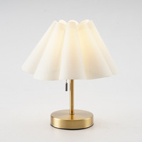 Lampe de table transfrontalière en tissu et fer forgé, design floral, à commande par cordon, pour bureau, chambre, veilleuse, chevet, hôtel, café