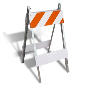 Barrière pliante en acier entièrement assemblée et prête à l'emploi avec panneaux réfléchissants orange et blanc haute intensité - Product Image 1