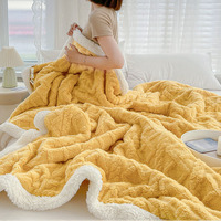 Couverture molletonnée en polyester double couche douce et épaisse en fausse laine d'agneau pour canapé