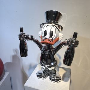 Nuovi Arrivi Pronta Spedizione Scultura <span class=keywords><strong>Pop</strong></span> <span class=keywords><strong>Art</strong></span> Cartoni Animati Famoso Papero con Bottiglie Scultura in Resina per Decorazione Casa - Product Image 5