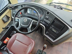 รถโค้ชท่องเที่ยวหรูหรา Golden-Dragon XML6112 มือสอง 48 ที่นั่งหุ้มหนัง เครื่องยนต์ดีเซล เกียร์ธรรมดา มาตรฐานยูโร 5 เพิ่มความสะดวกสบายในการเดินทางกลุ่ม - Product Image 6