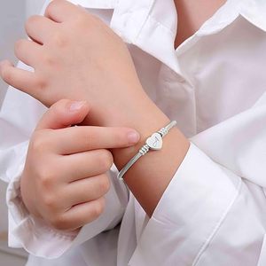 Braccialetto con Iniziale a Forma di Cuore Placcato Oro 18K Senza Costi di Personalizzazione, per Donne <span class=keywords><strong>e</strong></span> Ragazze, 26 Lettere Disponibili - Product Image 3
