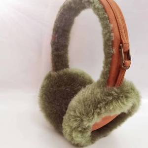 Paraorecchie in Pelle di Pecora Morbidi e Caldi per Ragazze, Personalizzabili, in Tessuto Scamosciato, per l'Inverno e l'Esterno - Product Image 4