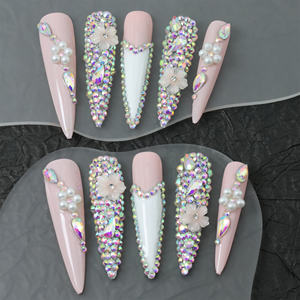 Vente en gros d'ongles artificiels en acrylique faits à la main, faux ongles carrés à couverture complète, dégradé rose et blanc, design avec strass, personnalisable. - Product Image 1