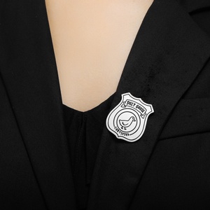 Insignia/Broche <span class=keywords><strong>de</strong></span> Esmalte Personalizado <span class=keywords><strong>de</strong></span> Acero Inoxidable Yiwu Aceon con Nombre <span class=keywords><strong>de</strong></span> Equipo/Club, Logotipo Grabado, Diseño <span class=keywords><strong>de</strong></span> Pato Divertido/<span class=keywords><strong>Meme</strong></span> - Product Image 3