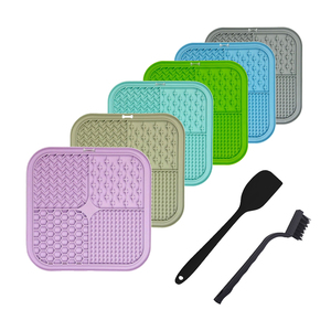 Alas Licking Mat Silikon Tahan Lama untuk Hewan Peliharaan, Set Spatula Sikat, Alas Licking Selai Kacang untuk Makan Lambat, dengan Suction Cup, Portabel untuk Anjing dan Kucing - Product Image 1