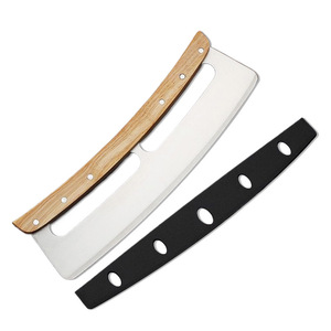 Cortador de Pizza de Acero Inoxidable con Mango de Madera, Cuchilla Tipo Balancín y Cubierta Protectora, Herramienta de Cocina Ecológica - Product Image 2