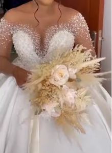 فستان زفاف نسائي فاخر طراز أنيق بطول الكتف قابل للفصل ذيل طويل 2 في 1 عالي الجودة - Product Image 4