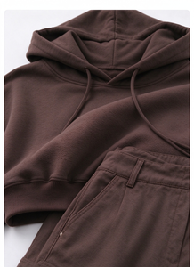 Conjunto de 2 Piezas de Ropa Urbana para Mujer, Sudadera Personalizada con Cuello Redondo Marrón y Pantalones Anchos Tipo Cargo - Product Image 4
