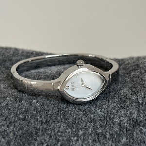 Reloj de Pulsera IEKE 1027 con Diseño de Hoja de Sauce: Elegante, Sencillo, Moderno y de Alta Gama para Mujer con Estilo Vintage - Product Image 6