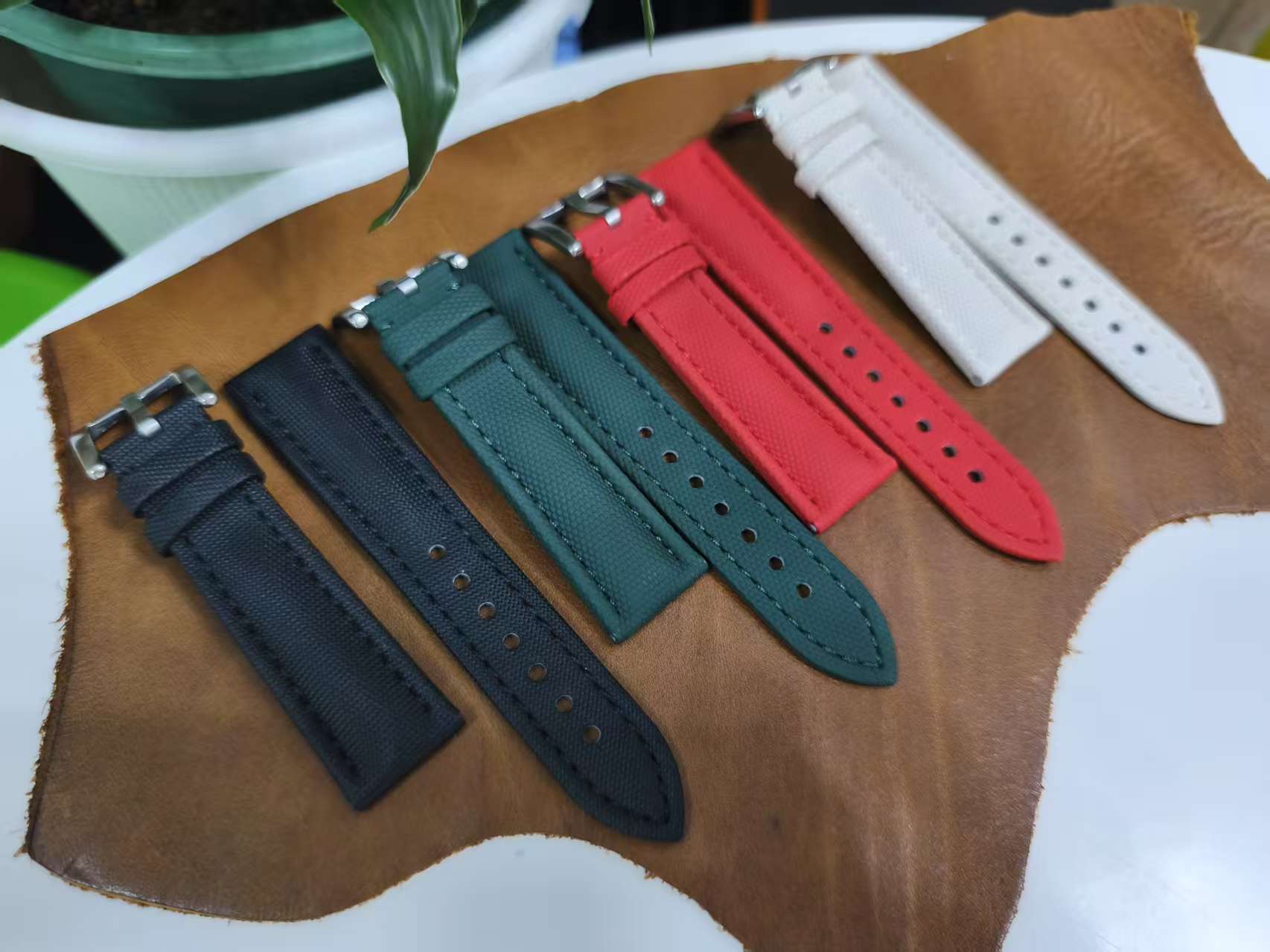 ODM And OEM designed multi color 18/20/22/24MM high round-filled quick release PU watch straps