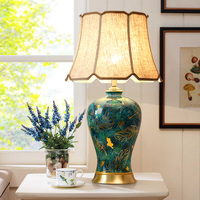 Lampe en céramique moderne avec base en laiton Table de luxe faite à la main en porcelaine lumière chambre chevet tissu abat-jour décor éclairage
