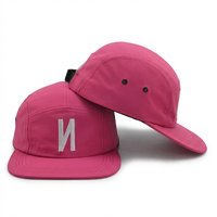 Gorra Unisex Personalizada de 5 Paneles con Visera Plana, Parche con Logotipo y Patrón de Letras, Estilo Casual Hip Hop Urbano, para Fiestas al Aire Libre, Viajes y Campamentos