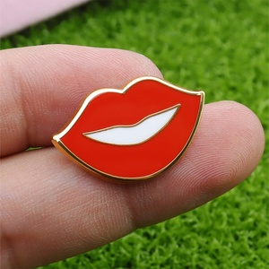 Smiling Pins Broches de Labios Rojos Femeninos de Aleación Metálica Esmaltada en Colores Vibrantes para Fabricación de Joyas - Product Image 2