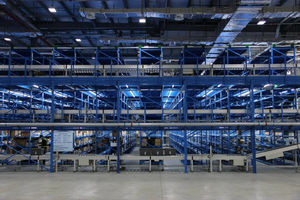 TOSHINE özelleştirilmiş endüstriyel çelik paslanmaz çelik alüminyum için depo lojistik merkezleri için makaralı konveyör sıcak satış - Product Image 4