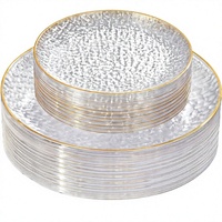 Yuanyi 60 Assiettes Rondes Jetables Modernes en Plastique Transparent Robuste avec Bord Doré Effet Martelé, 30 Chacune pour Desserts, Dîners, Mariages et Fêtes