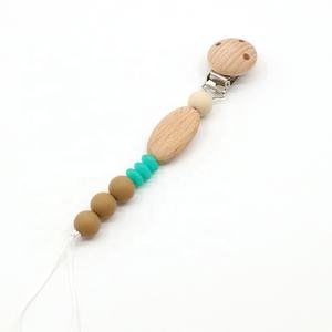 Supporto per ciuccio in legno progettato su misura con perline in Silicone e catena per bambini 0-12 mesi - Product Image 6