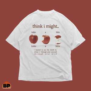 Maglietta con Grafica 'Think I Might Take A Bite Apple', T-Shirt Unisex Oversize Stile Vintage, Abbigliamento Casual per Amanti del Cibo - Product Image 1