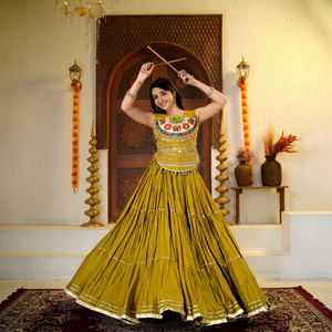 Ensemble Lehenga en coton jaune imprimé au bloc, haut brodé sans manches, jupe plissée longue, tenue traditionnelle indienne pour festival - Product Image 1